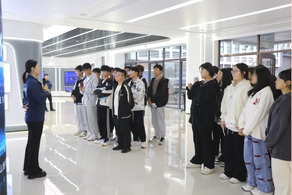 筑牢基础 展望未来 ▏唐山学院会计学院学生到AG九游国际智能参观学习